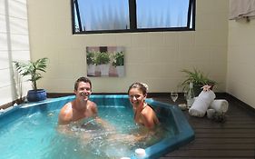 Apex On Fenton Motel